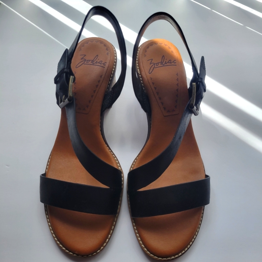 Zodiac size 11 Sandals